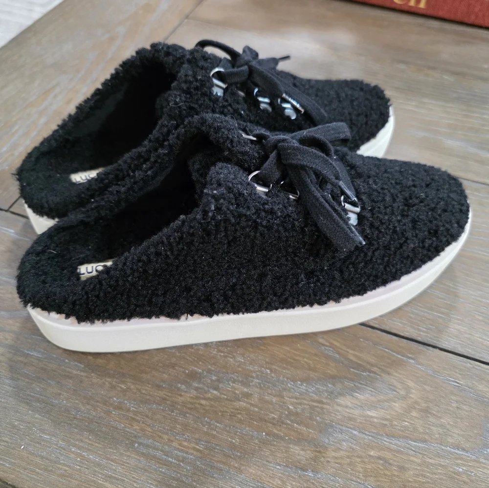 Lucky Brand Tolini Black Faux Fur Sherpa Mule Sneakers Size 7.5 Slip On